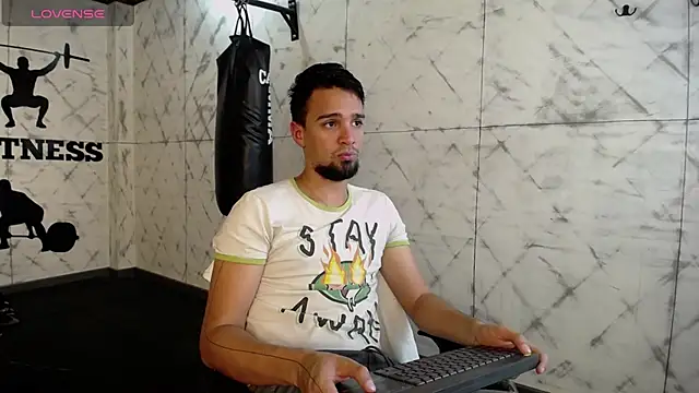 Snapshot of Edward_max chatting on 02/19/25, 11:36 Edward max online show from 02/19/25, 11:36