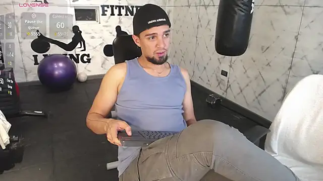 Snapshot of Edward_max chatting on 02/20/25, 05:44 Edward max online show from 02/20/25, 05:44