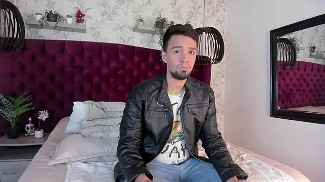 Snapshot of Edward_max chatting on 03/18/25, 03:31 Edward max online show from 03/18/25, 03:31