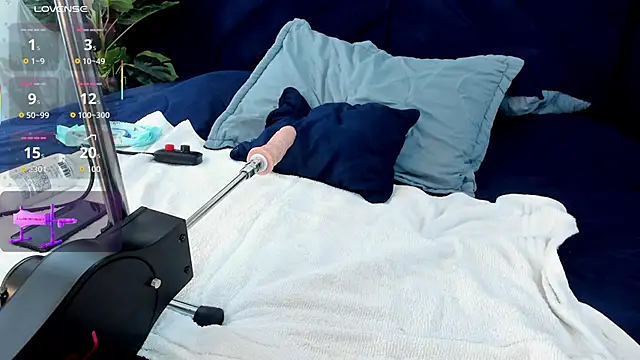 Snapshot of Edward_max chatting on 10/17/25, 04:04 Edward max online show from 10/17/25, 04:04