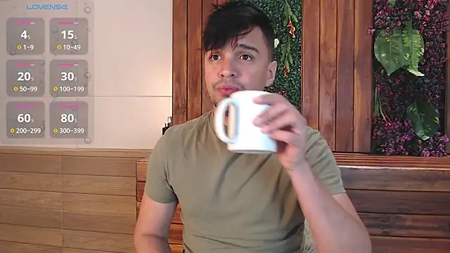 Snapshot of Edward_max chatting on 10/18/25, 03:42 Edward max online show from 10/18/25, 03:42