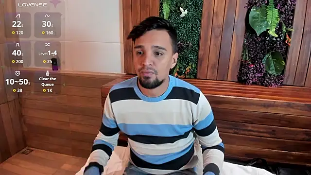 Snapshot of Edward_max chatting on 11/16/25, 03:23 Edward max online show from 11/16/25, 03:23