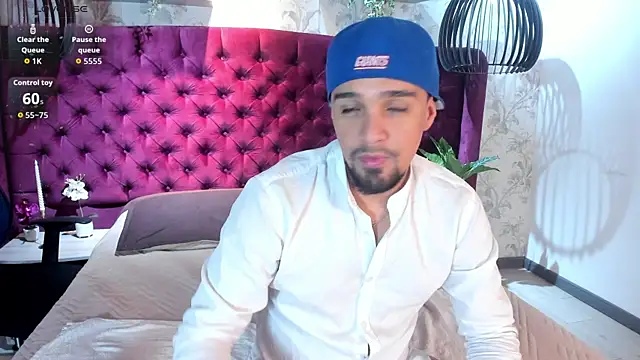 Snapshot of Edward_max chatting on 11/18/25, 03:23 Edward max online show from 11/18/25, 03:23