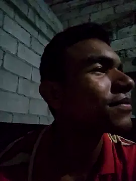 Snapshot of Reynold2608 chatting on 03/27/26, 02:06 Reynold2608 online show from 03/27/26, 02:06