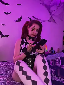 Snapshot of Nina-Chick777 chatting on 10/28/25, 06:39 Nina-Chick777 online show from 10/28/25, 06:39