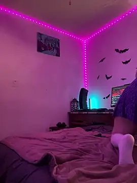 Snapshot of Nina-Chick777 chatting on 12/18/25, 12:38 Nina-Chick777 online show from 12/18/25, 12:38