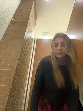 Snapshot of Sunny___Bunny chatting on 12/20/25, 12:12 Sunny Bunny online show from 12/20/25, 12:12