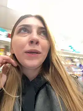 Snapshot of Sunny___Bunny chatting on 12/22/25, 12:35 Sunny Bunny online show from 12/22/25, 12:35