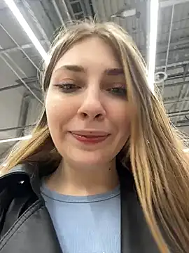 Snapshot of Sunny___Bunny chatting on 01/05/26, 05:27 Sunny Bunny online show from 01/05/26, 05:27