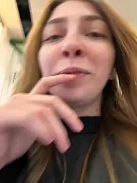 Snapshot of Sunny___Bunny chatting on 01/18/26, 12:20 Sunny Bunny online show from 01/18/26, 12:20