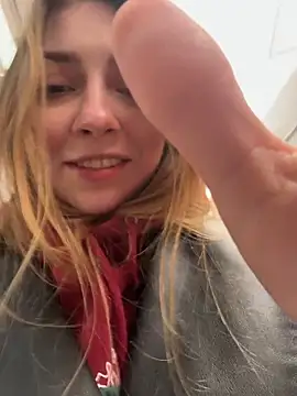 Snapshot of Sunny___Bunny chatting on 02/04/26, 09:15 Sunny Bunny online show from 02/04/26, 09:15