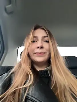 Snapshot of Sunny___Bunny chatting on 02/11/26, 12:32 Sunny Bunny online show from 02/11/26, 12:32