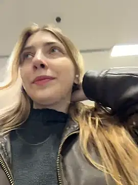 Snapshot of Sunny___Bunny chatting on 02/19/26, 01:07 Sunny Bunny online show from 02/19/26, 01:07