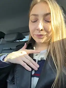 Snapshot of Sunny___Bunny chatting on 03/06/26, 12:12 Sunny Bunny online show from 03/06/26, 12:12