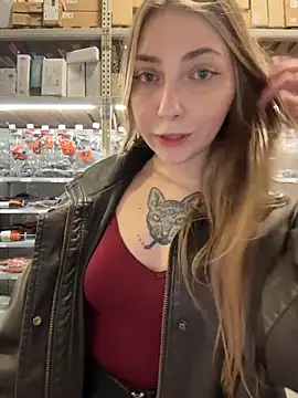 Snapshot of Sunny___Bunny chatting on 03/07/26, 12:13 Sunny Bunny online show from 03/07/26, 12:13