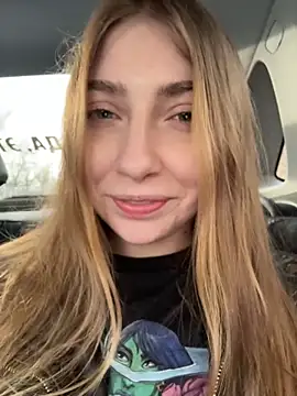 Snapshot of Sunny___Bunny chatting on 03/08/26, 01:04 Sunny Bunny online show from 03/08/26, 01:04