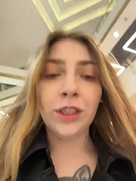 Snapshot of Sunny___Bunny chatting on 03/12/26, 12:11 Sunny Bunny online show from 03/12/26, 12:11