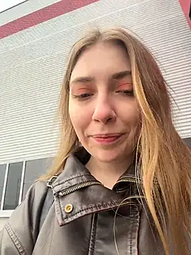 Snapshot of Sunny___Bunny chatting on 03/18/26, 08:06 Sunny Bunny online show from 03/18/26, 08:06