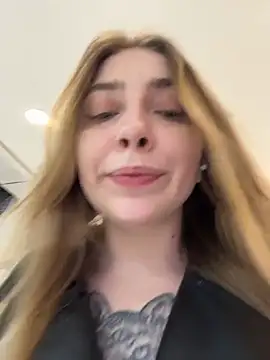 Snapshot of Sunny___Bunny chatting on 03/26/26, 01:49 Sunny Bunny online show from 03/26/26, 01:49