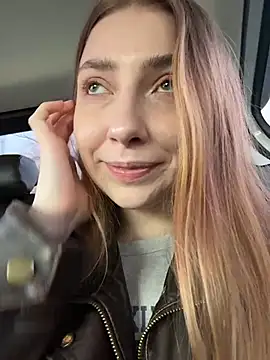 Snapshot of Sunny___Bunny chatting on 03/27/26, 01:11 Sunny Bunny online show from 03/27/26, 01:11