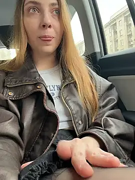 Snapshot of Sunny___Bunny chatting on 03/31/26, 01:11 Sunny Bunny online show from 03/31/26, 01:11