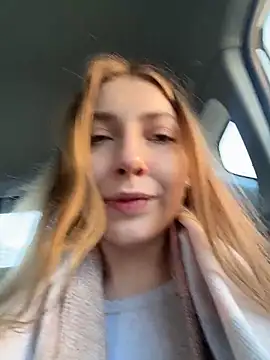 Snapshot of Sunny___Bunny chatting on 04/08/26, 01:11 Sunny Bunny online show from 04/08/26, 01:11