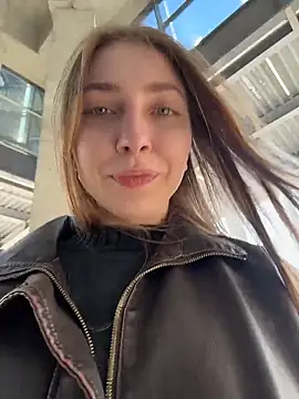 Snapshot of Sunny___Bunny chatting on 04/10/26, 01:05 Sunny Bunny online show from 04/10/26, 01:05