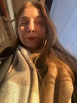 Snapshot of Sunny___Bunny chatting on 04/11/26, 03:05 Sunny Bunny online show from 04/11/26, 03:05