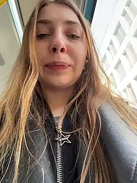 Snapshot of Sunny___Bunny chatting on 04/22/26, 12:18 Sunny Bunny online show from 04/22/26, 12:18