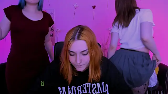 Snapshot of pure_radiance1 chatting on 04/10/26, 09:03 pure radiance1 online show from 04/10/26, 09:03