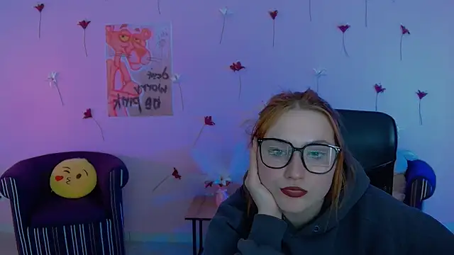 Snapshot of pure_radiance1 chatting on 04/20/26, 10:18 pure radiance1 online show from 04/20/26, 10:18