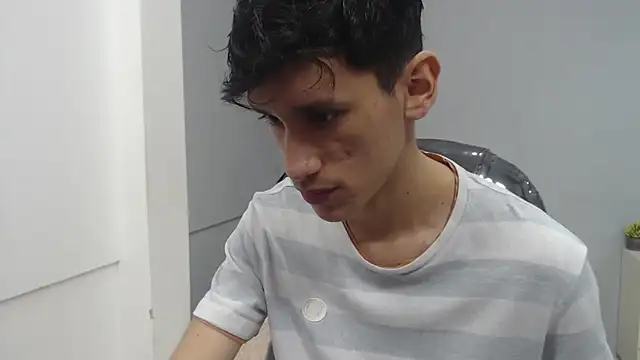 Snapshot of alan_ws chatting on 01/07/25, 12:31 alan ws online show from 01/07/25, 12:31