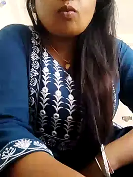 Snapshot of Priya_2222 chatting on 02/05/25, 06:24 Priya 2222 online show from 02/05/25, 06:24