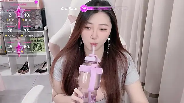 Snapshot of Stars_Elyn chatting on 11/04/25, 10:25 Stars Elyn online show from 11/04/25, 10:25