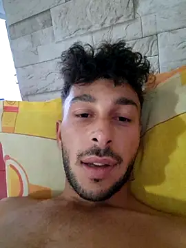 Snapshot of Iulianmarius12 chatting on 09/19/25, 01:01 Iulianmarius12 online show from 09/19/25, 01:01