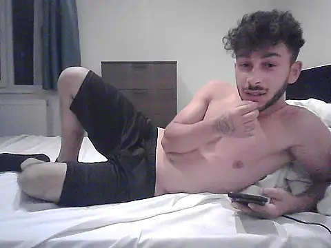 Snapshot of Iulianmarius12 chatting on 11/08/25, 09:46 Iulianmarius12 online show from 11/08/25, 09:46