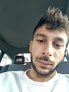 Snapshot of Iulianmarius12 chatting on 02/22/26, 01:09 Iulianmarius12 online show from 02/22/26, 01:09