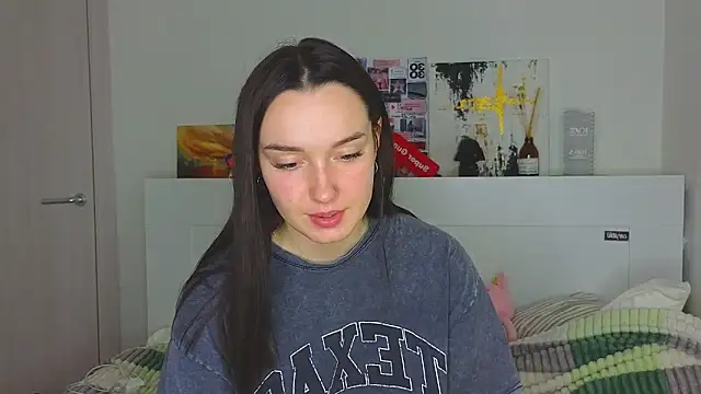 Snapshot of Wild_Sophie_ chatting on 01/03/25, 09:05 Wild Sophie online show from 01/03/25, 09:05