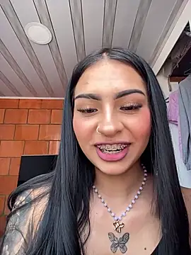 Snapshot of Hilary_pinkk chatting on 11/04/25, 06:07 Hilary pinkk online show from 11/04/25, 06:07