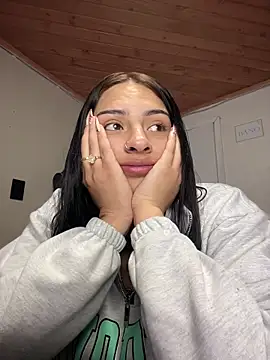 Snapshot of Hilary_pinkk chatting on 11/15/25, 02:53 Hilary pinkk online show from 11/15/25, 02:53