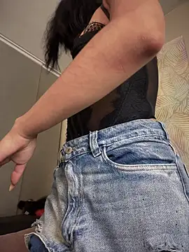 Snapshot of Hilary_pinkk chatting on 11/20/25, 02:56 Hilary pinkk online show from 11/20/25, 02:56