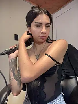 Snapshot of Hilary_pinkk chatting on 11/26/25, 03:18 Hilary pinkk online show from 11/26/25, 03:18