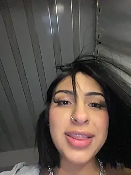 Snapshot of Hilary_pinkk chatting on 12/14/25, 02:06 Hilary pinkk online show from 12/14/25, 02:06