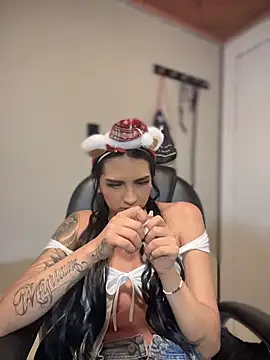 Hilary pinkk online show from 12/23/25, 02:53