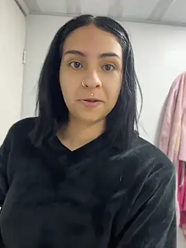 Snapshot of Hilary_pinkk chatting on 04/19/26, 10:12 Hilary pinkk online show from 04/19/26, 10:12