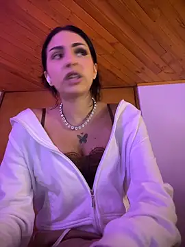 Snapshot of Hilary_pinkk chatting on 04/21/26, 12:56 Hilary pinkk online show from 04/21/26, 12:56