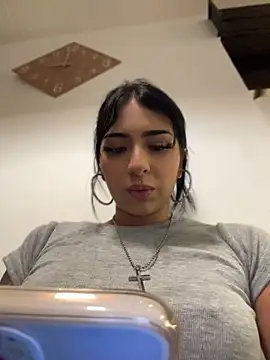 Snapshot of Hilary_pinkk chatting on 04/25/26, 12:02 Hilary pinkk online show from 04/25/26, 12:02