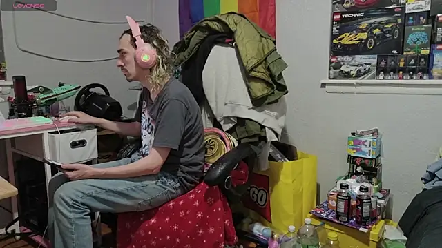 tallnerdyguy online show from 04/15/26, 02:18