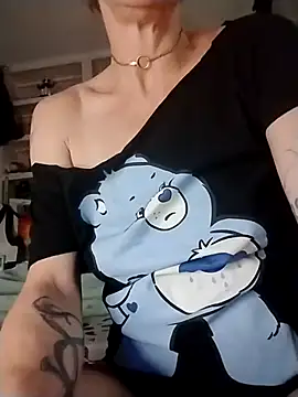 ivylee31 online show from 04/15/26, 01:45