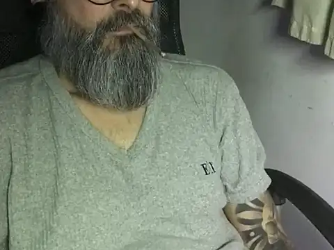 Snapshot of cabine103 chatting on 11/08/25, 02:34 cabine103 online show from 11/08/25, 02:34